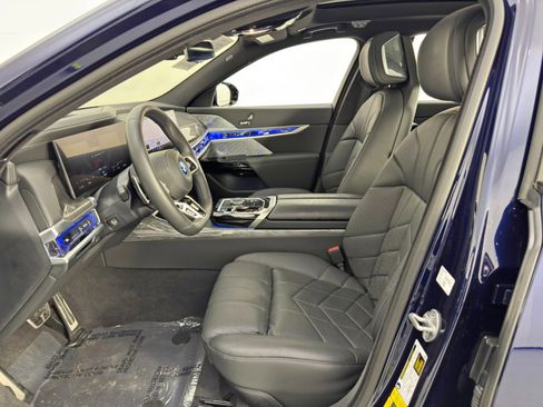 Used 2024 BMW i7 xDrive60 w/ Executive Package image 16