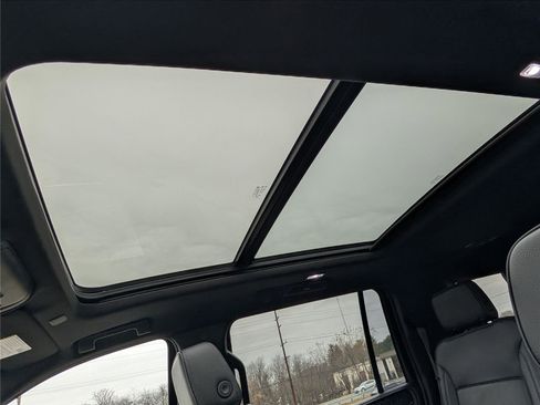 Used 2023 GMC Yukon XL Denali image 21