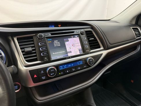 Used 2014 Toyota Highlander Limited w/ Driver Technology Package image 14