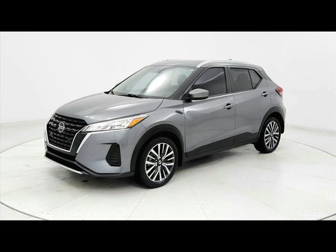 Used 2021 Nissan Kicks SV image 1