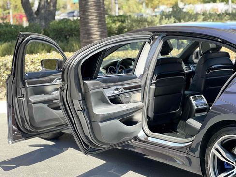 Used 2018 BMW 750i RWD image 66