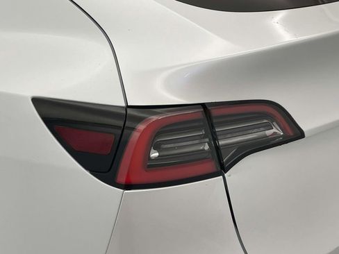 Used 2020 Tesla Model Y Long Range image 16