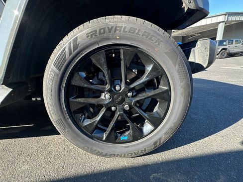 Used 2022 Jeep Wrangler Unlimited Sahara w/ Cold Weather Group image 7