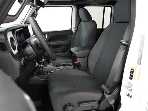 New 2025 Jeep Gladiator Sport image 4