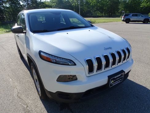 Used 2017 Jeep Cherokee 4WD Sport image 2