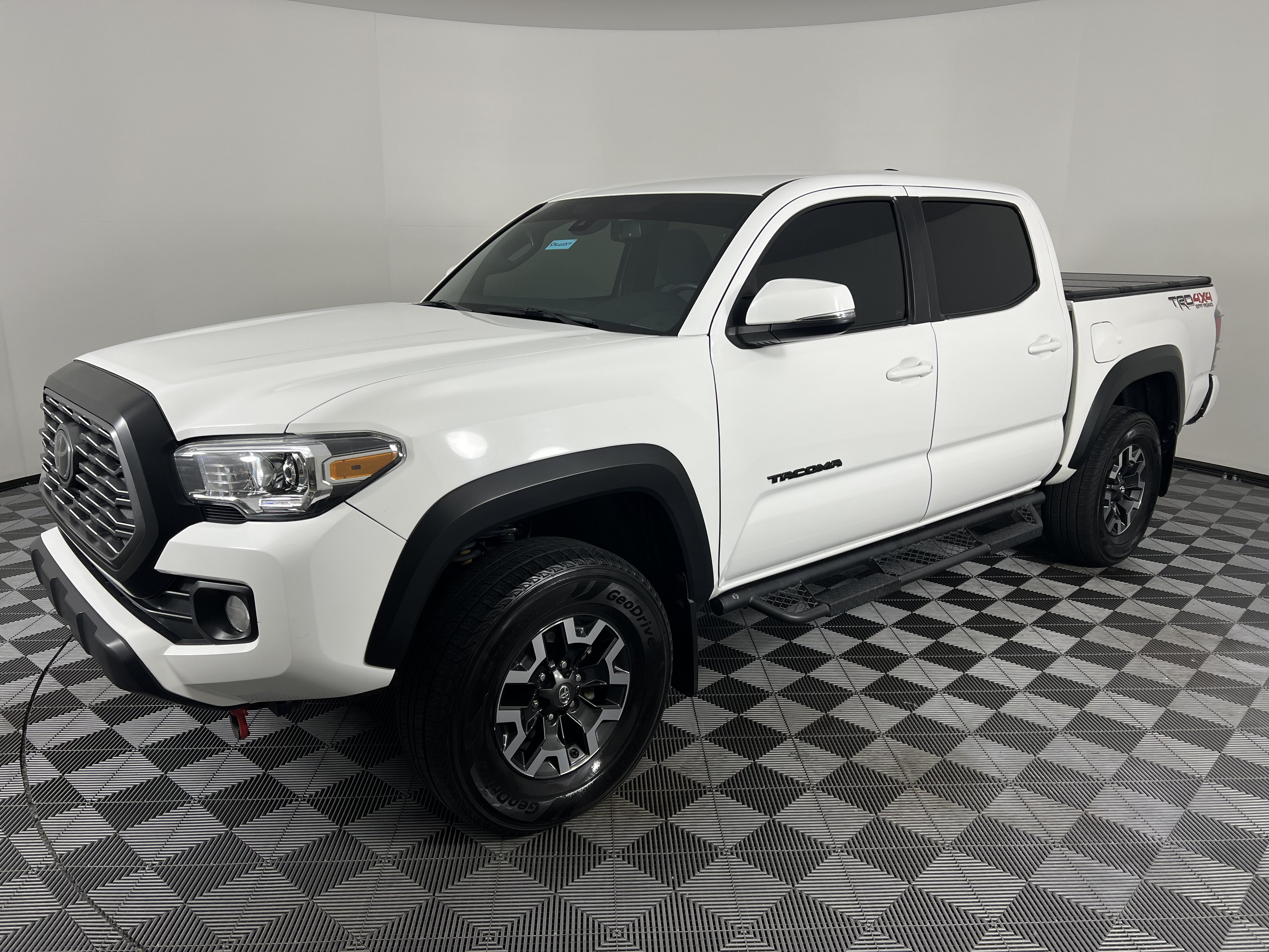 Used 2020 Toyota Tacoma TRD Off-Road w/ Technology Package AWD/4WD image 7