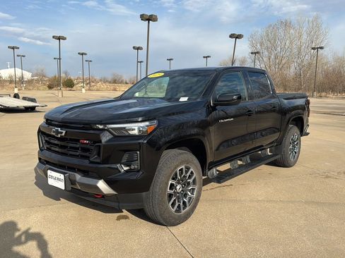 Used 2023 Chevrolet Colorado Z71 w/ Z71 Convenience Package 2 image 1