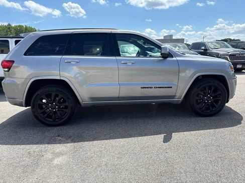 Used 2020 Jeep Grand Cherokee Altitude AWD/4WD image 7