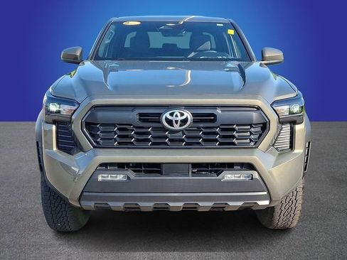 Used 2025 Toyota Tacoma TRD Sport AWD/4WD image 2