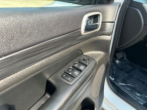 Used 2020 Jeep Grand Cherokee Altitude AWD/4WD image 8