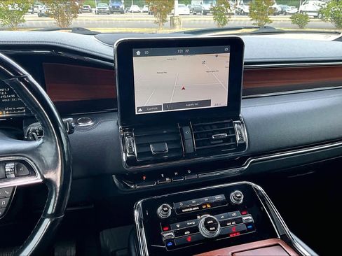 Used 2018 Lincoln Navigator Select RWD image 7
