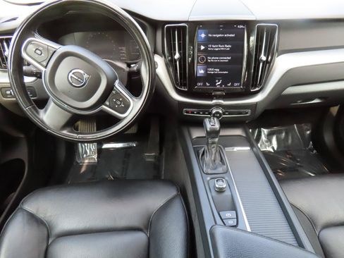Used 2018 Volvo XC60 T5 Momentum AWD/4WD image 15