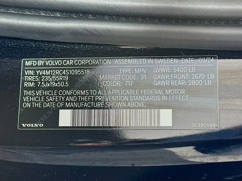 Used 2025 Volvo XC60 B5 Plus image 12