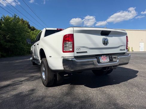 Used 2024 RAM 3500 Big Horn AWD/4WD image 11