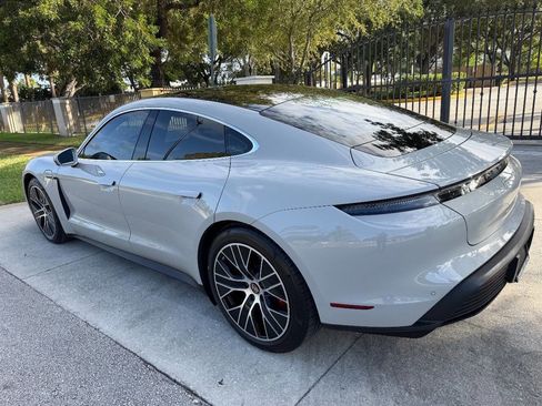 Used 2021 Porsche Taycan 4S image 12