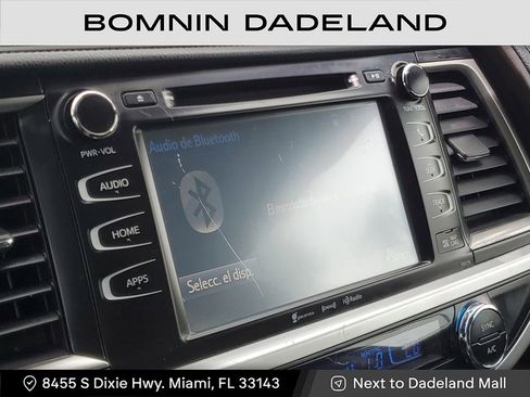 Used 2017 Toyota Highlander SE image 20