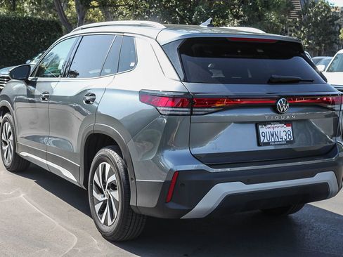 Used 2025 Volkswagen Tiguan S image 8