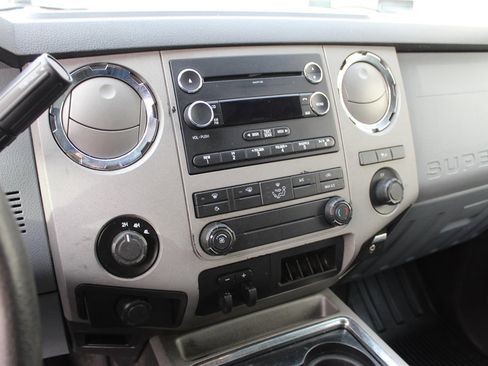 Used 2016 Ford F250 XLT w/ XLT Interior Package image 8