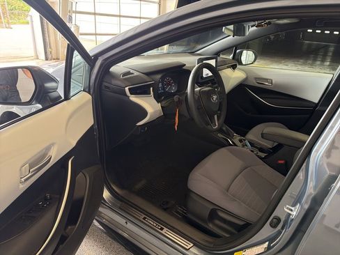 Used 2025 Toyota Corolla SE FWD image 5
