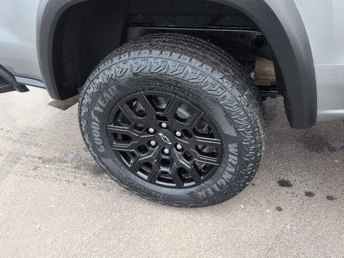 Used 2023 Chevrolet Colorado Trail Boss w/ Technology Package image 14