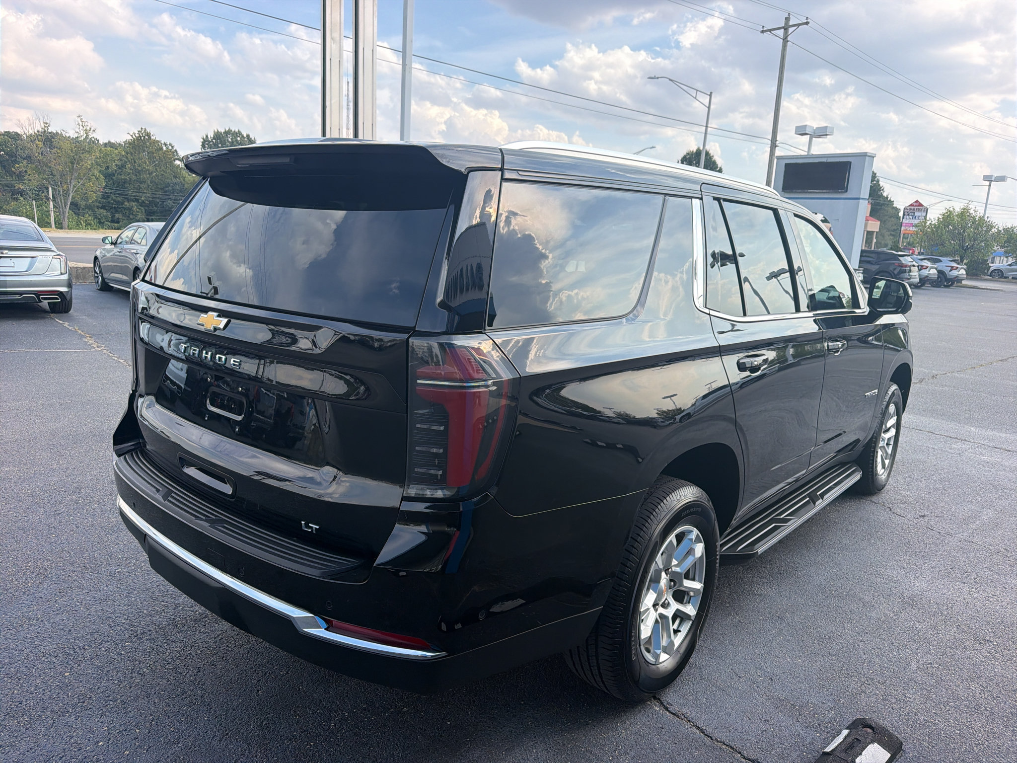 Used 2025 Chevrolet Tahoe LT AWD/4WD image 5