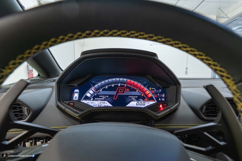 Used 2020 Lamborghini Huracan EVO RWD image 35