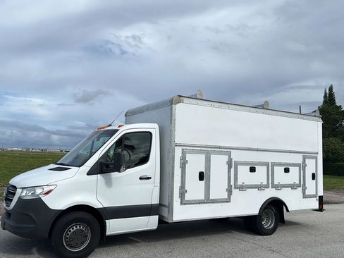 Used 2019 Mercedes-Benz Sprinter 170 image 2