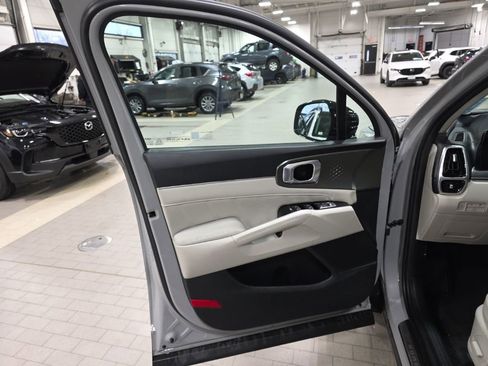 Used 2023 Kia Sorento SX image 8