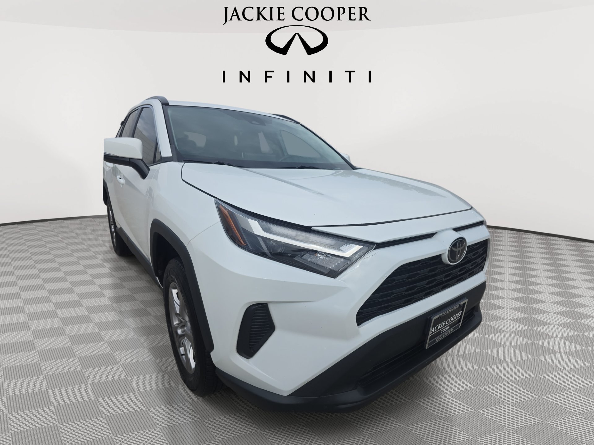 Used 2023 Toyota RAV4 XLE w/ Convenience Package FWD image 3