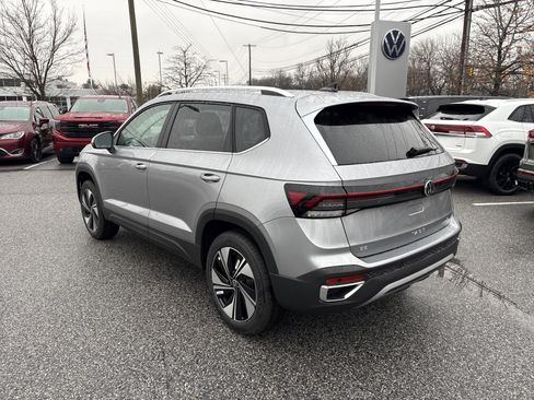 New 2026 Volkswagen Taos SE image 6