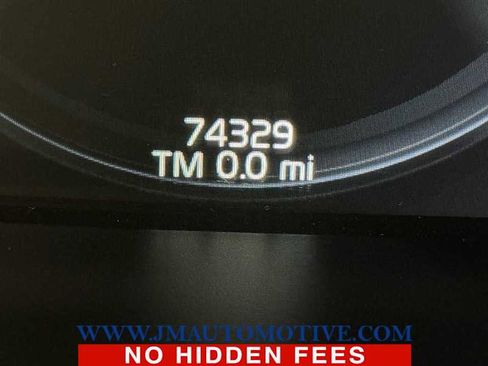 Used 2017 Volvo XC90 T6 Momentum w/ Vision Package image 23