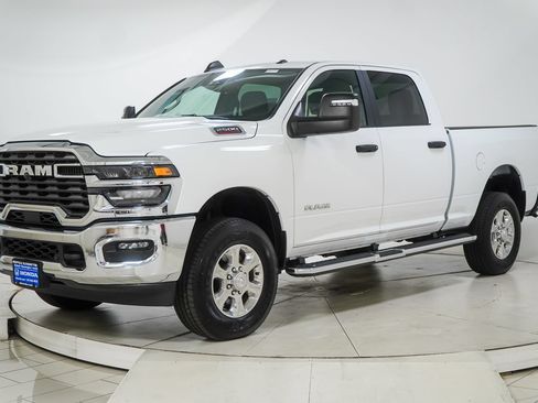 Used 2026 RAM 2500 Big Horn AWD/4WD image 3
