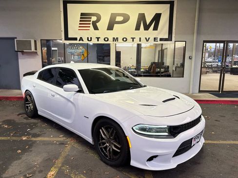 Used 2018 Dodge Charger R/T image 2