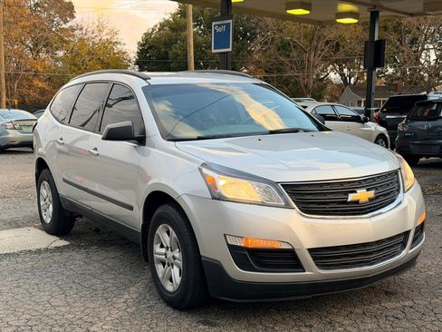 Used 2016 Chevrolet Traverse LS image 3