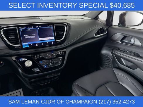 New 2026 Chrysler Pacifica Select w/ S Appearance Package image 22