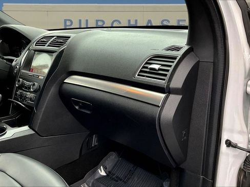 Used 2019 Ford Explorer XLT w/ Equipment Group 202A FWD image 28