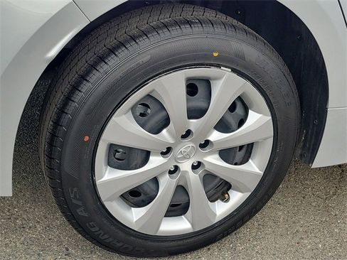 Used 2025 Toyota Corolla LE image 24