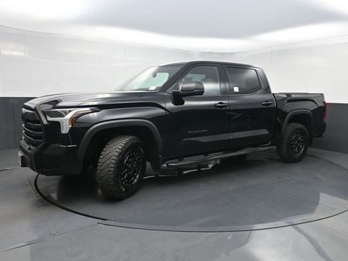 Used 2025 Toyota Tundra SR5 w/ SR5 Premium Package AWD/4WD image 23
