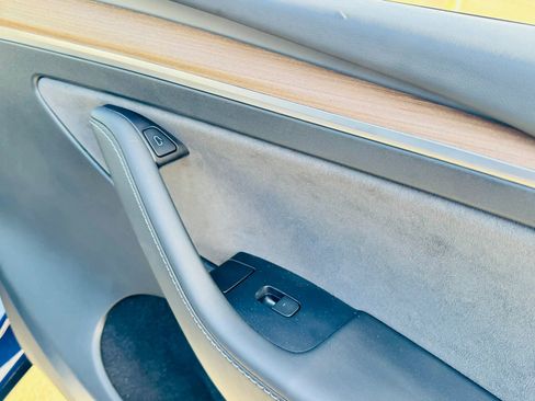 Used 2023 Tesla Model Y 2WD image 61