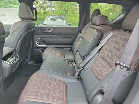 New 2025 Nissan Armada Platinum w/ Convenience Package AWD/4WD image 28