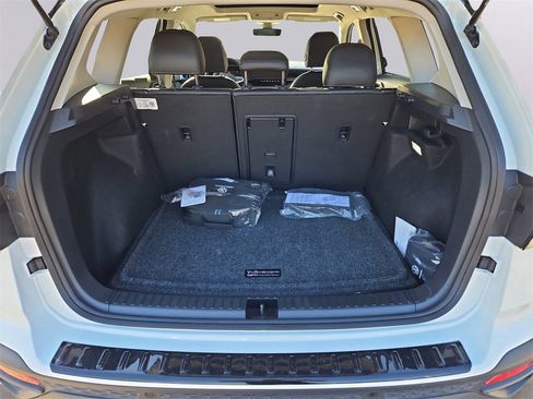 Certified 2025 Volkswagen Taos SE image 34