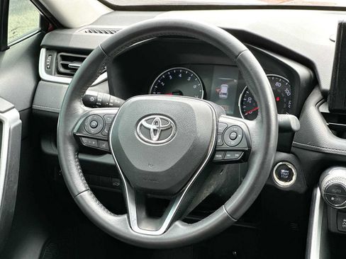 Used 2020 Toyota RAV4 XLE Premium FWD image 27