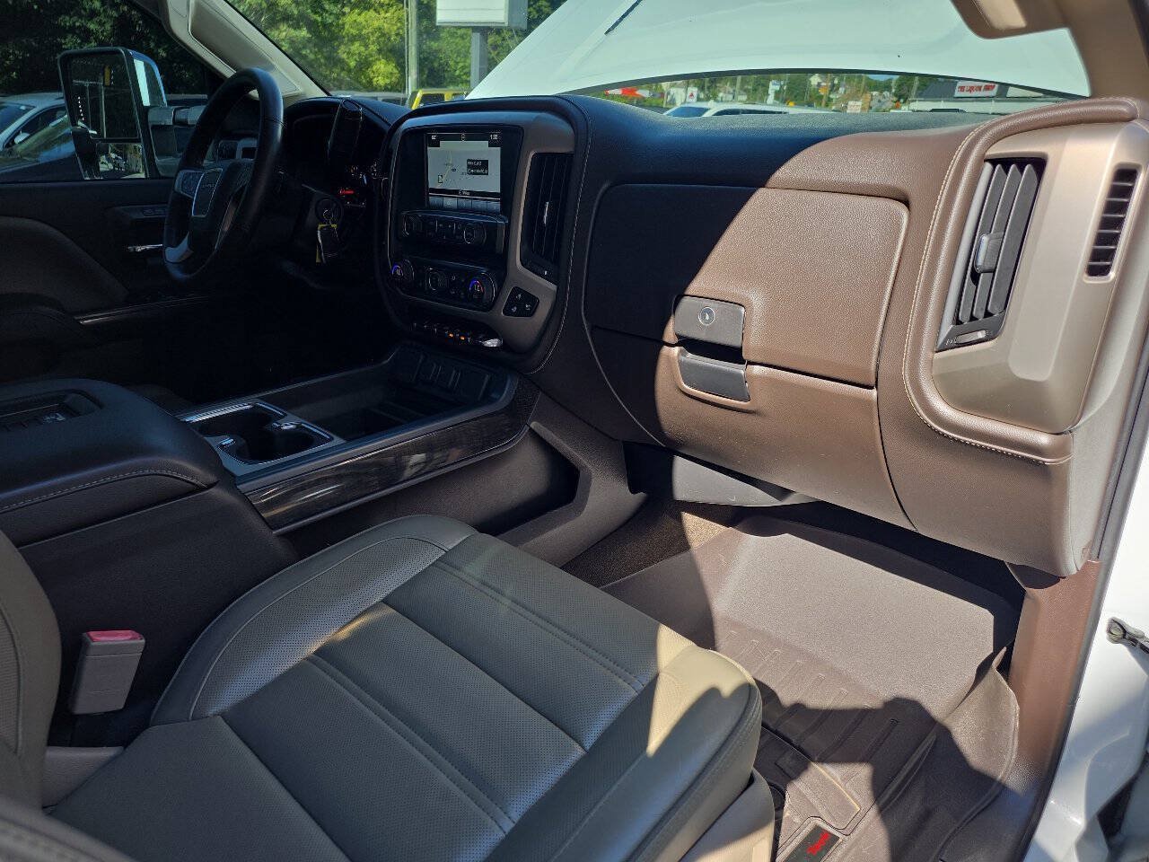 Used 2016 GMC Sierra 3500 Denali w/ Duramax Plus Package AWD/4WD image 27