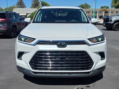 Used 2025 Toyota Grand Highlander AWD image 3