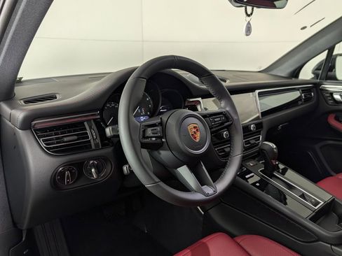 New 2026 Porsche Macan image 4