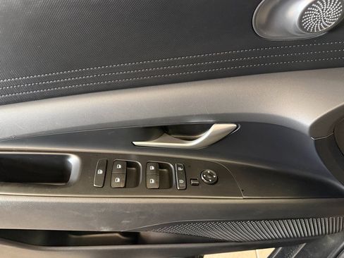 Used 2025 Hyundai Elantra SE image 20