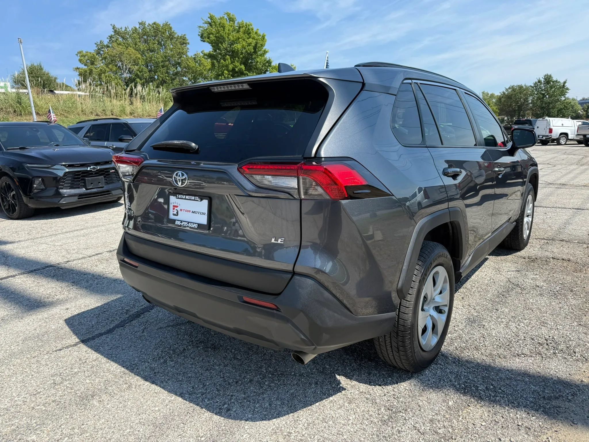 Used 2020 Toyota RAV4 LE FWD image 3