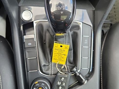 Used 2022 Volkswagen Taos SEL w/ Panoramic Sunroof Package image 29