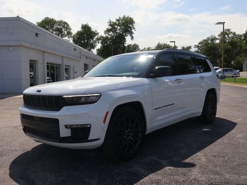 Used 2023 Jeep Grand Cherokee L Summit w/ High Altitude Package AWD/4WD image 3