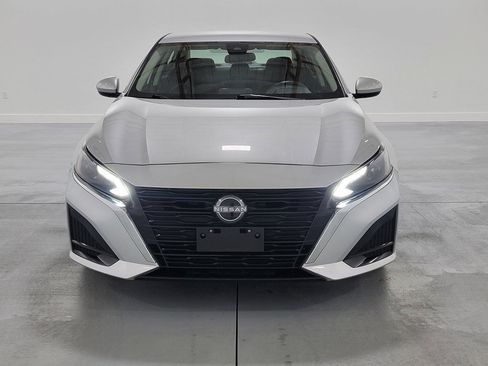 Used 2023 Nissan Altima 2.5 SV FWD image 3